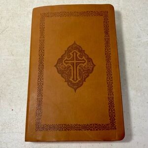 New King James Version Holy Bible Leathersoft Pecan Embossed Cross & Border NKJV